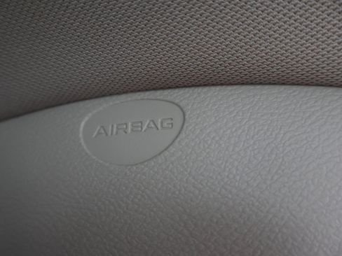 Used 2023 Chrysler Pacifica Touring-L AWD/4WD image 47