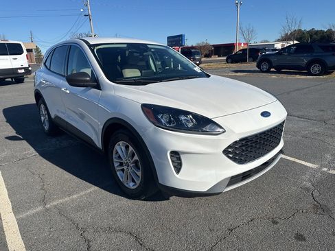 Used 2022 Ford Escape SE w/ Convenience Package image 3
