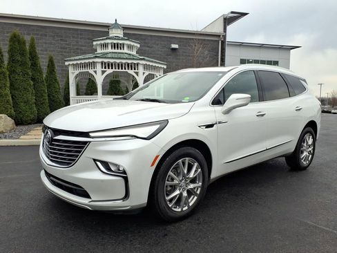 Used 2023 Buick Enclave Essence w/ Experience Buick Package AWD/4WD image 2