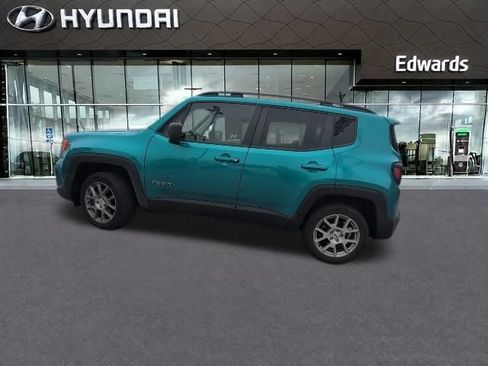 Used 2022 Jeep Renegade Latitude AWD/4WD image 3