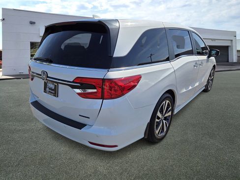 Used 2023 Honda Odyssey Touring image 3