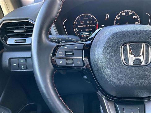 Used 2025 Honda Pilot TrailSport image 20