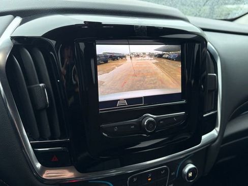 Used 2021 Chevrolet Traverse LS FWD image 11