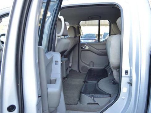 Used 2008 Nissan Frontier SE w/ SE Value Truck Pkg image 7