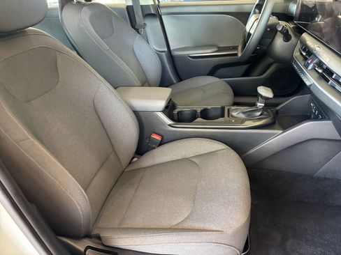 Used 2025 Kia K4 LXS FWD image 35