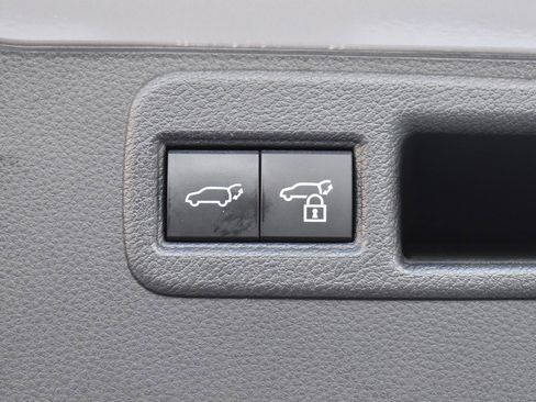 Used 2021 Toyota Venza Limited image 41