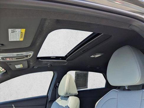 Used 2024 Hyundai Elantra Limited FWD image 17