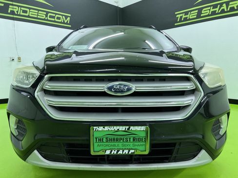 Used 2018 Ford Escape SE w/ Ford Safe & Smart Package FWD image 3