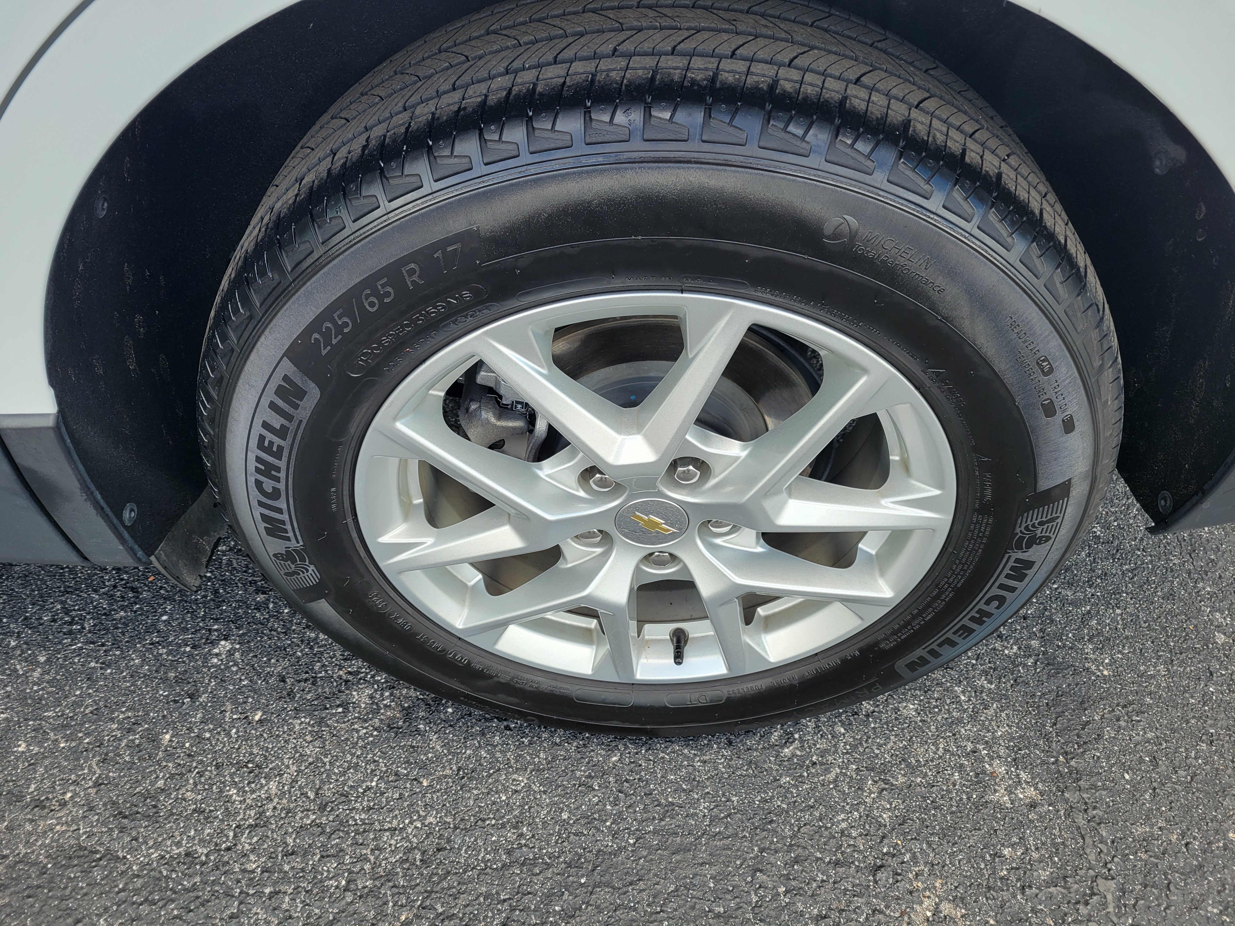 Certified 2024 Chevrolet Equinox LS w/ LS Convenience Package FWD image 33
