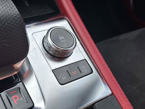 Used 2024 Jaguar F-PACE SVR image 28