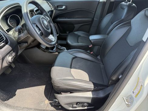Used 2019 Jeep Compass Latitude FWD image 12
