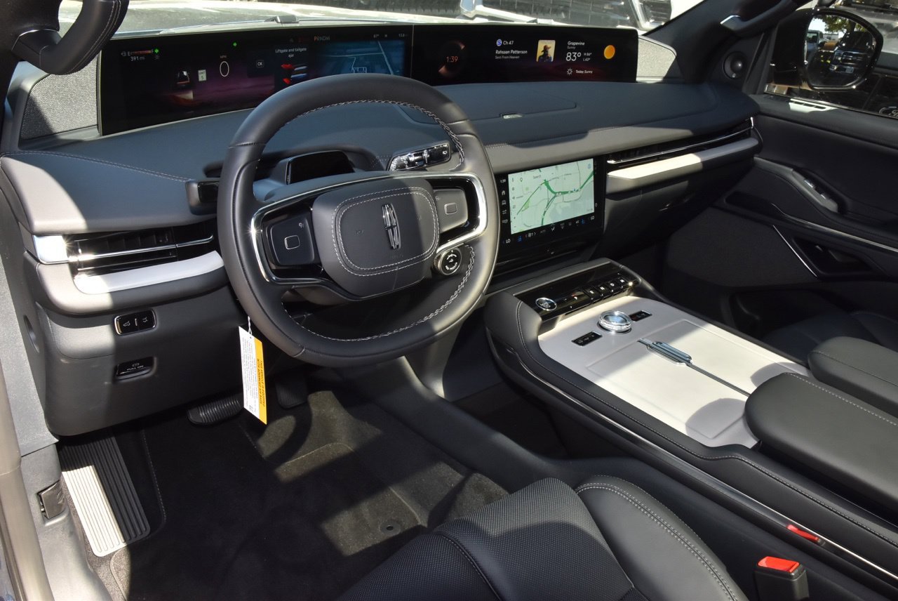 New 2027 Lincoln Navigator Reserve w/ Jet Appearance Package AWD/4WD image 37
