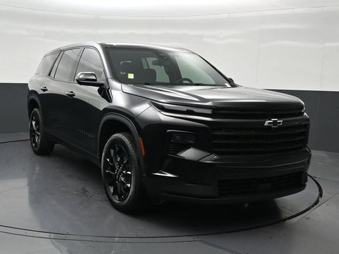 Used 2024 Chevrolet Traverse LS w/ Midnight/Sport Edition FWD image 8