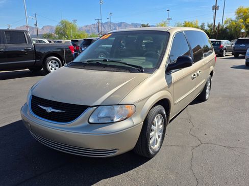 Used 2003 Chrysler Town & Country LX image 1