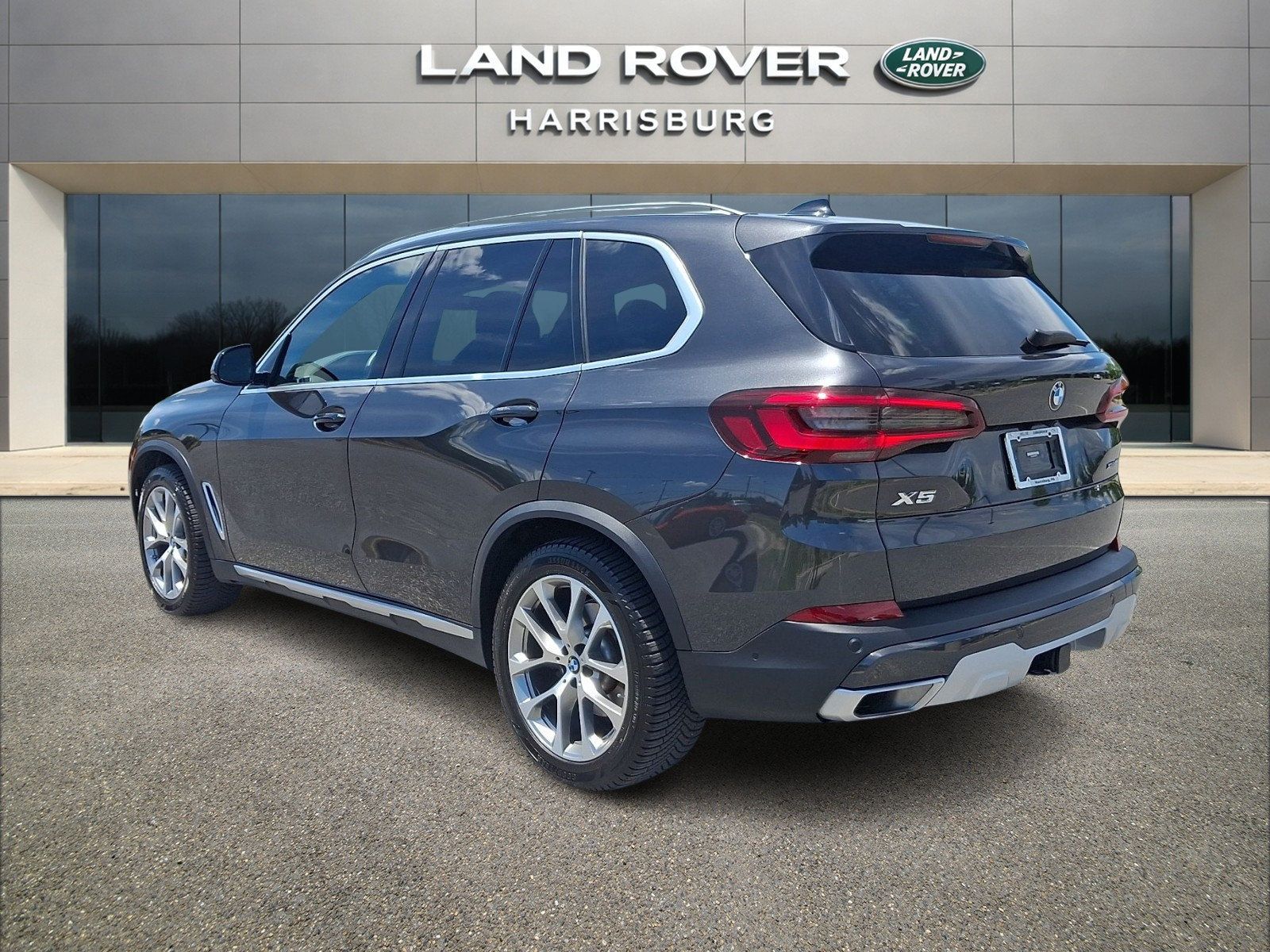 Used 2023 BMW X5 xDrive40i w/ Premium Package AWD/4WD image 3