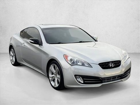 Used 2010 Hyundai Genesis 3.8 image 5