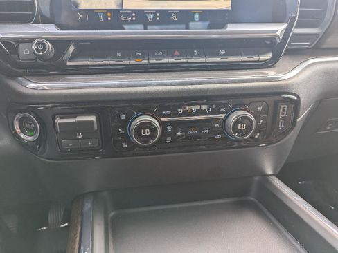 Used 2024 Chevrolet Silverado 2500 High Country w/ Technology Package AWD/4WD image 16