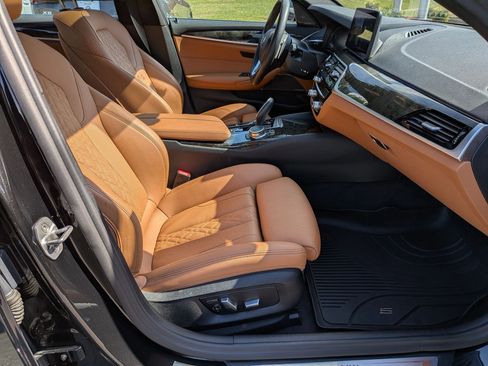 Used 2022 BMW 530i w/ Premium Package RWD image 39