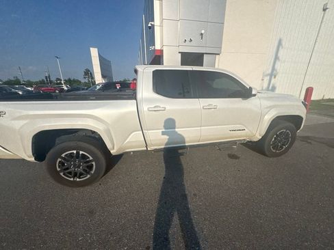 Used 2025 Toyota Tacoma TRD Sport RWD image 12