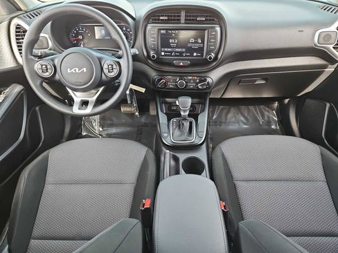 Used 2022 Kia Soul LX image 16