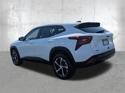 Certified 2025 Chevrolet Trax RS image 5