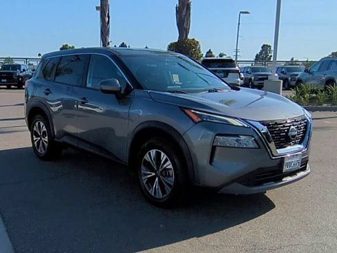 Used 2023 Nissan Rogue SV FWD image 2