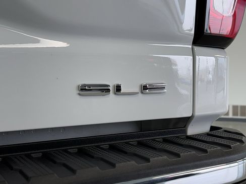 Used 2023 GMC Sierra 1500 SLE image 33