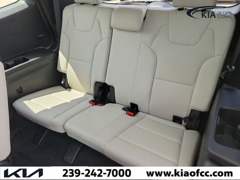 Certified 2025 Kia Telluride EX w/ EX Captain's Chair Package FWD image 13