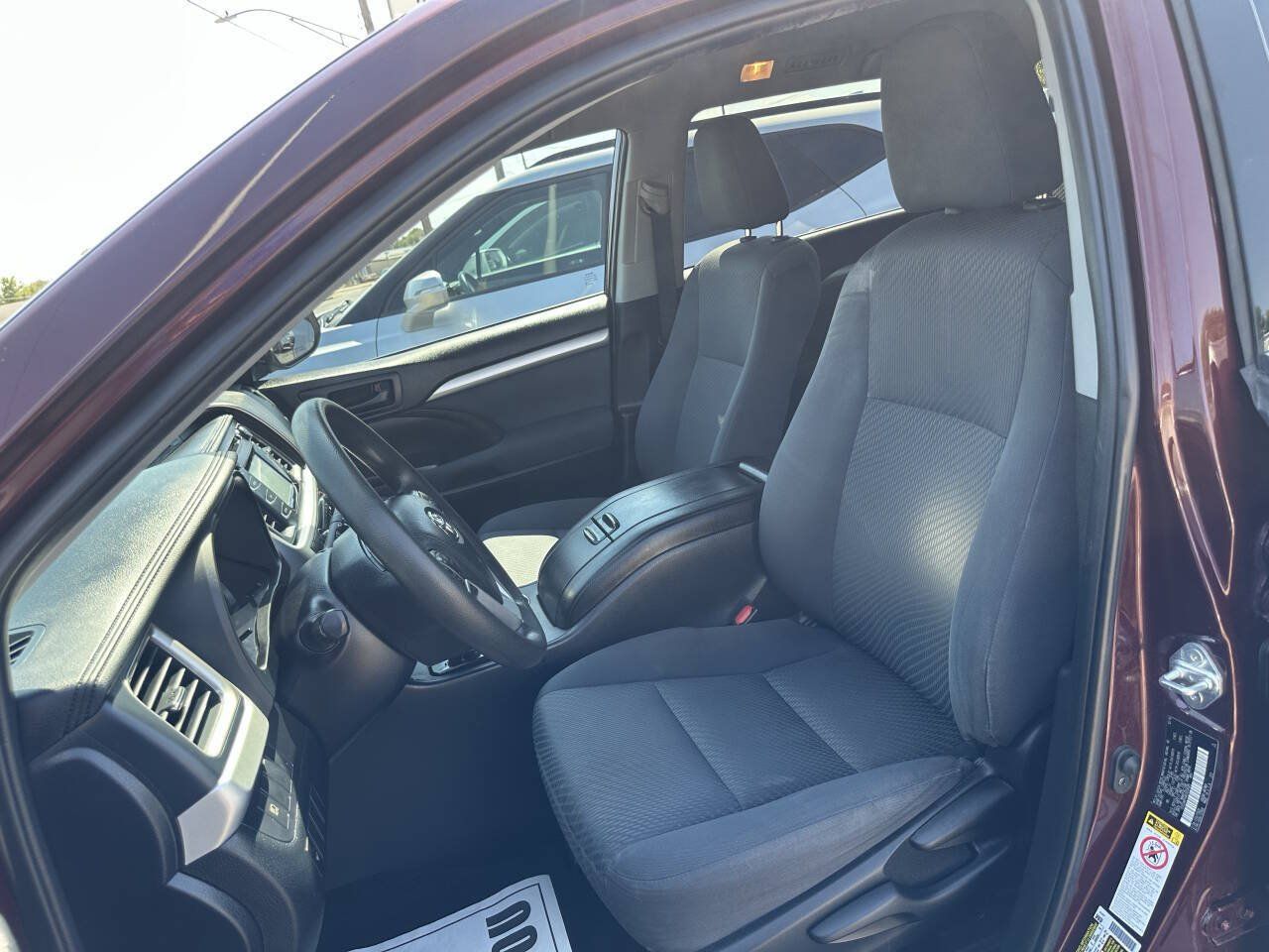 Used 2019 Toyota Highlander LE FWD image 12