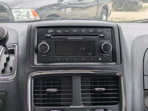 Used 2012 Dodge Grand Caravan SXT FWD image 15