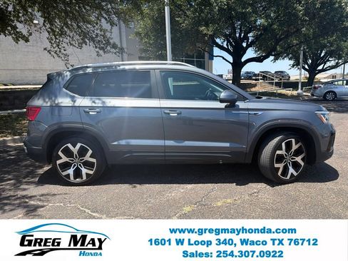 Used 2022 Volkswagen Taos SEL w/ Panoramic Sunroof Package AWD/4WD image 2