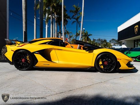 Used 2021 Lamborghini Aventador SVJ image 8