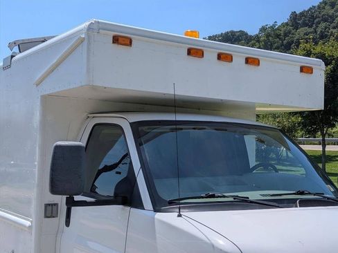 Used 2008 Chevrolet Express 3500 image 13