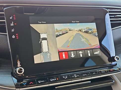 Used 2023 Jeep Wagoneer Series III w/ Convenience Group I image 18