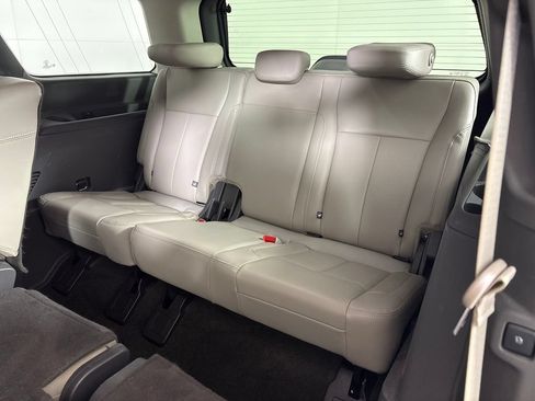 Used 2019 Ford Expedition XLT w/ Equipment Group 202A AWD/4WD image 32