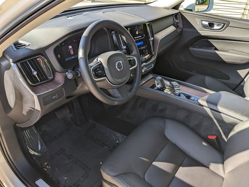 Certified 2023 Volvo XC60 B5 Plus AWD/4WD image 8