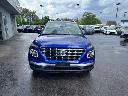 Used 2022 Hyundai Venue Limited FWD image 7