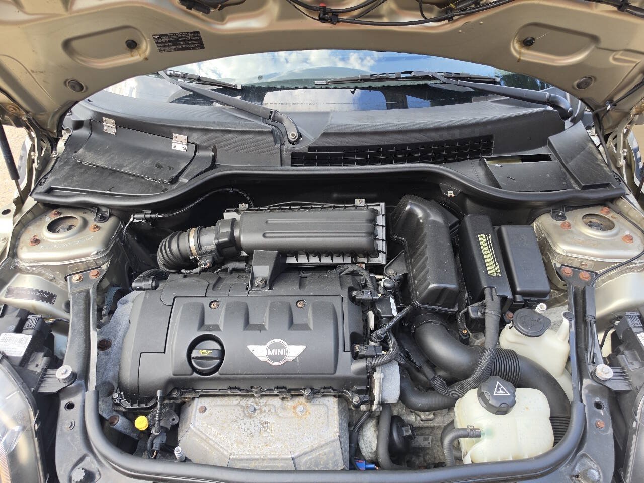 Used 2010 MINI Cooper Hardtop w/ Premium Pkg FWD image 37