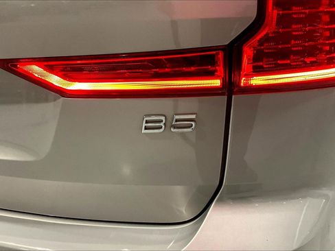 Used 2023 Volvo XC60 B5 Plus FWD image 22