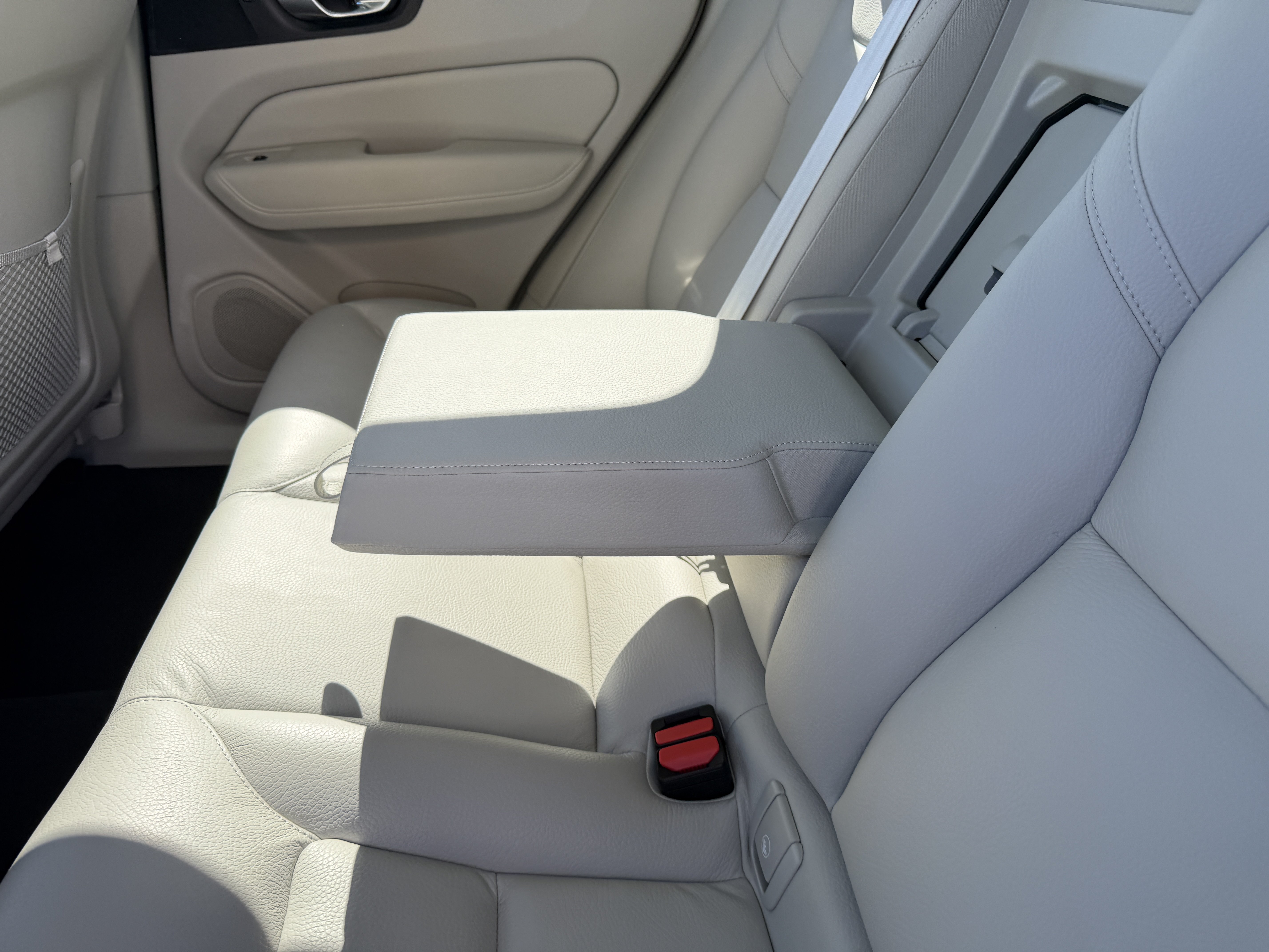 Certified 2024 Volvo XC60 B5 Plus w/ Protection Package Premier AWD/4WD image 16