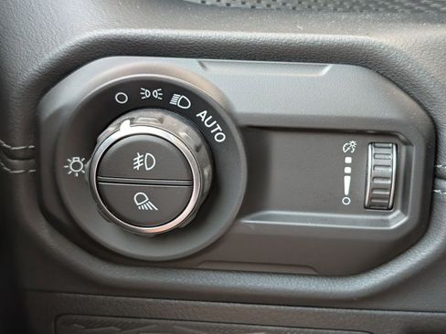 Used 2024 Jeep Gladiator Rubicon AWD/4WD image 24