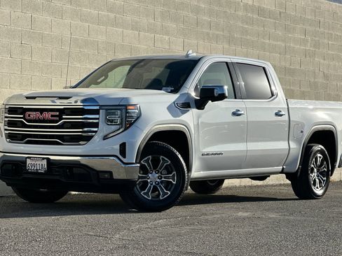 Certified 2025 GMC Sierra 1500 SLT image 8