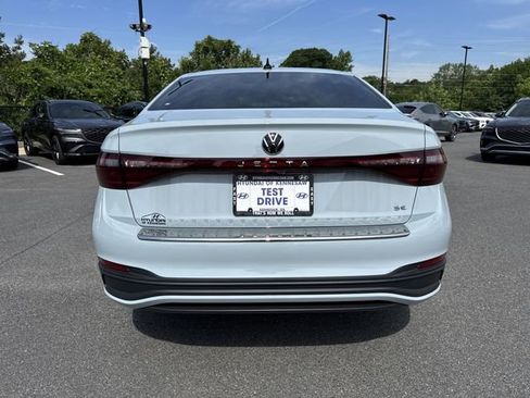 Used 2025 Volkswagen Jetta SE FWD image 6