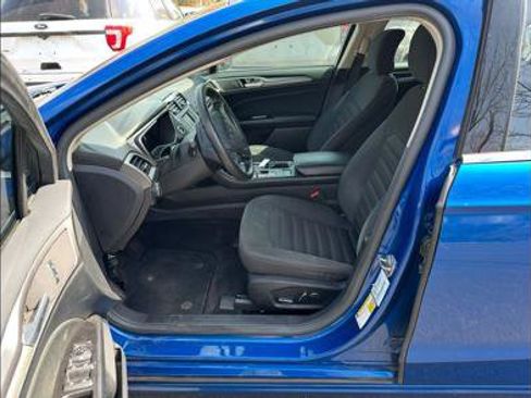 Used 2017 Ford Fusion SE image 6