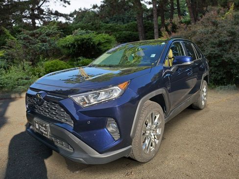 Used 2019 Toyota RAV4 XLE Premium w/ Advanced Technology Package AWD/4WD image 3