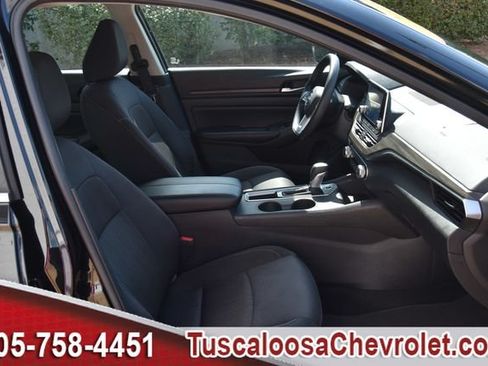 Used 2025 Nissan Altima 2.5 SV FWD image 24