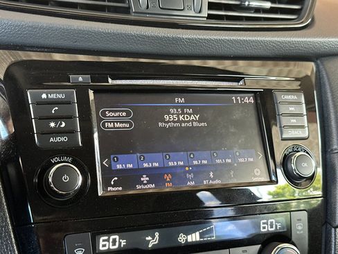Used 2020 Nissan Rogue SV FWD image 24