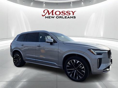 Used 2025 Volvo XC90 B6 Plus image 3