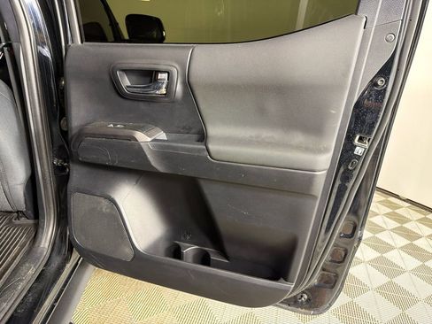 Used 2019 Toyota Tacoma TRD Off-Road image 17