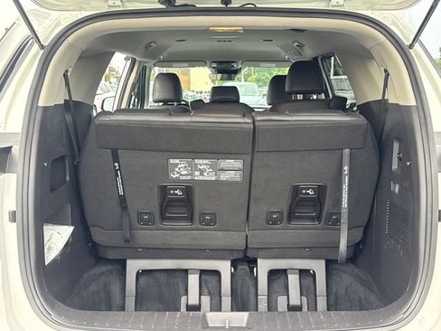 Used 2024 Kia Carnival LX FWD image 13